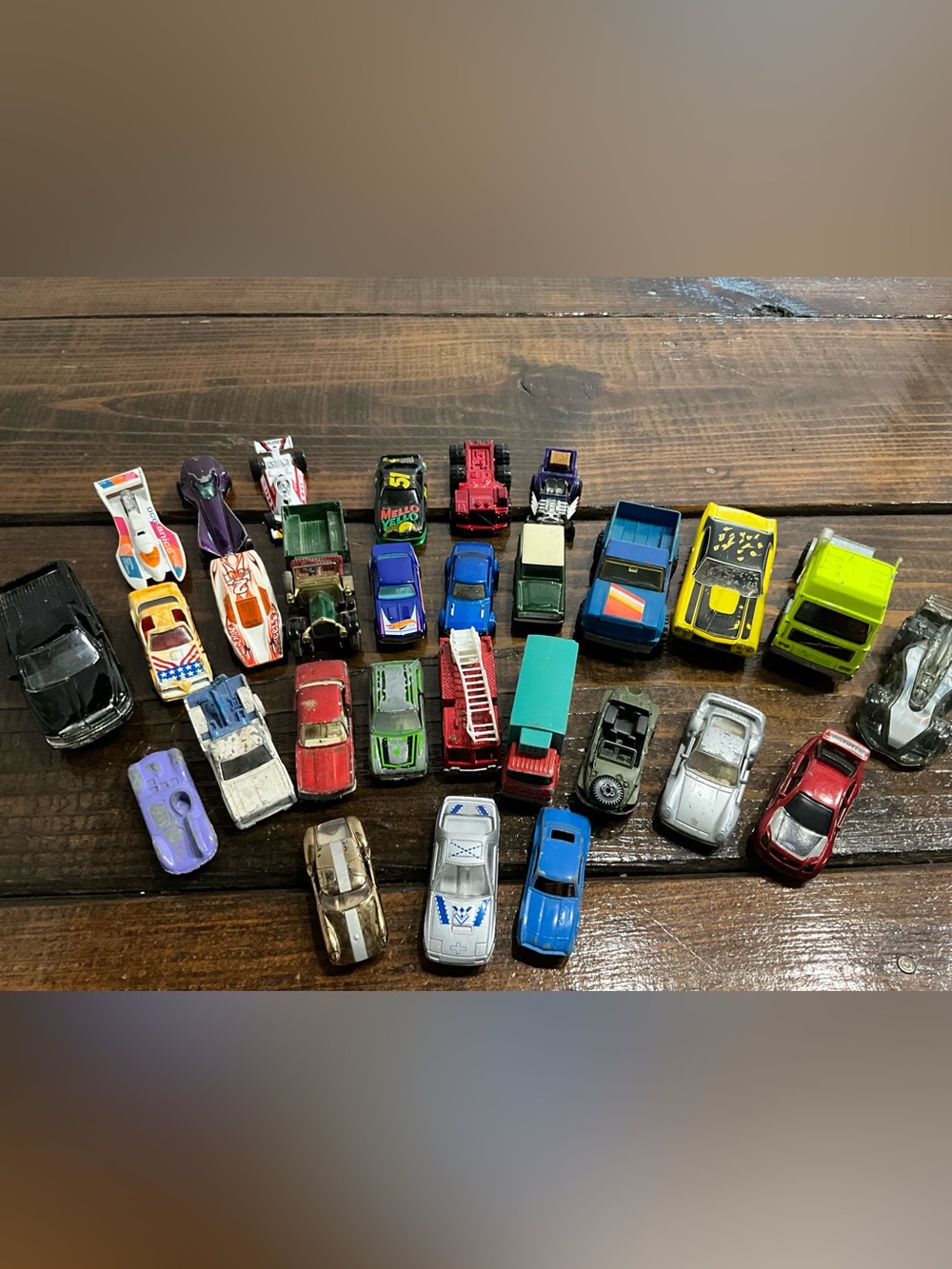 Vintage Lot of 29 Assorted Matchbox Hot Wheels Other Toy Cars Trucks